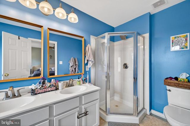 612 FRONTIER FORT LN, Strasburg, VA 22657