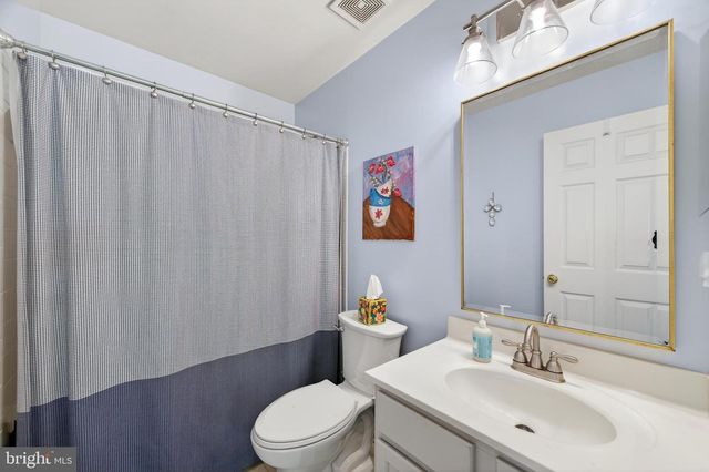 612 FRONTIER FORT LN, Strasburg, VA 22657