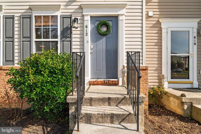 612 FRONTIER FORT LN, Strasburg, VA 22657