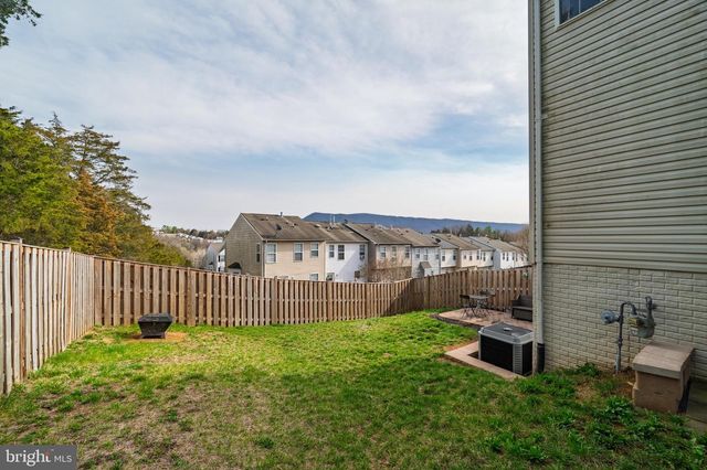 612 FRONTIER FORT LN, Strasburg, VA 22657