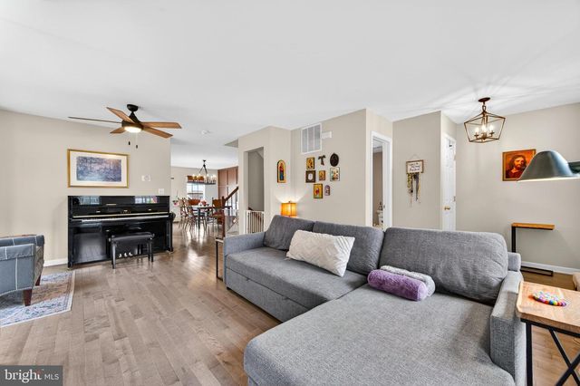 612 FRONTIER FORT LN, Strasburg, VA 22657