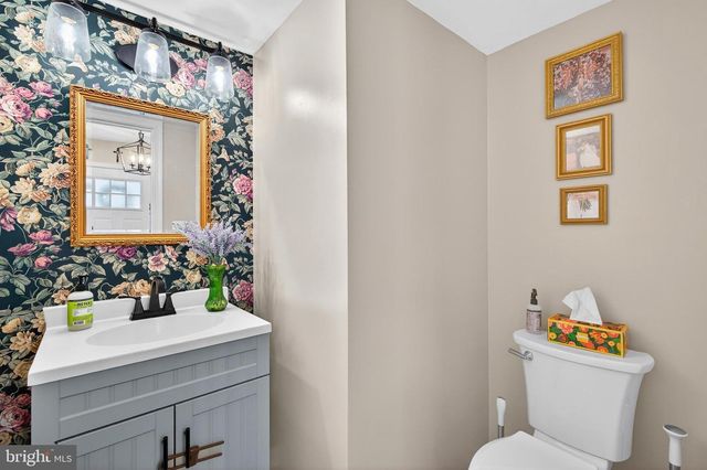 612 FRONTIER FORT LN, Strasburg, VA 22657