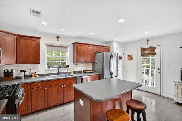 612 FRONTIER FORT LN, Strasburg, VA 22657