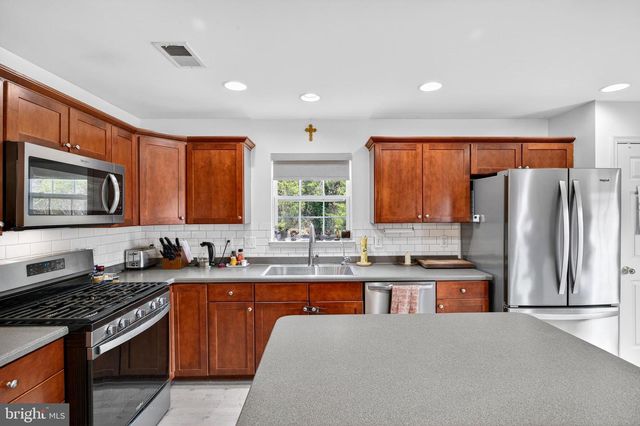 612 FRONTIER FORT LN, Strasburg, VA 22657