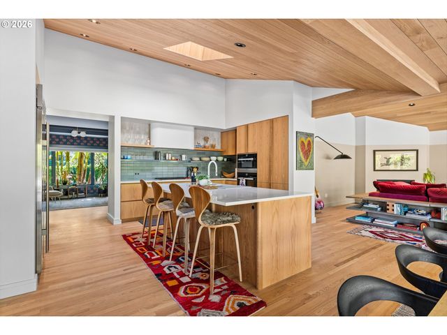1545 S MARY FAILING Ct, Portland, OR 97219