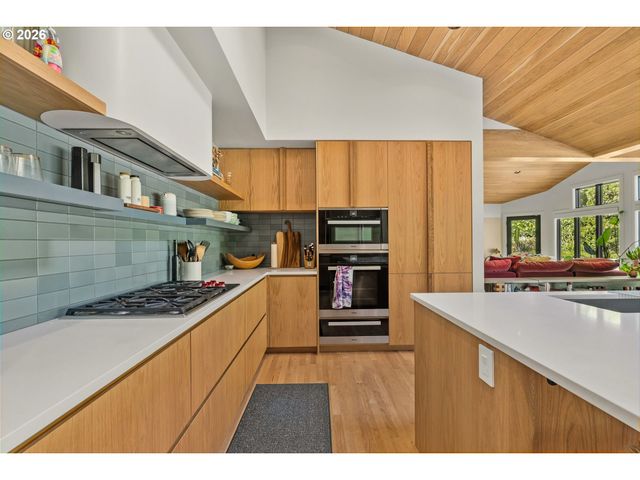 1545 S MARY FAILING Ct, Portland, OR 97219