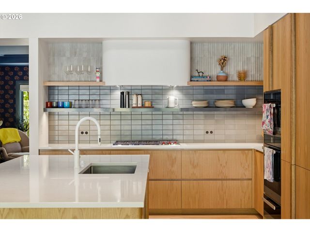 1545 S MARY FAILING Ct, Portland, OR 97219