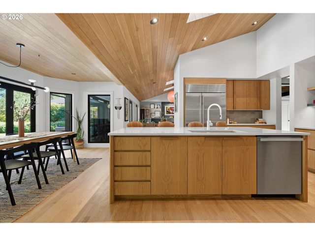 1545 S MARY FAILING Ct, Portland, OR 97219