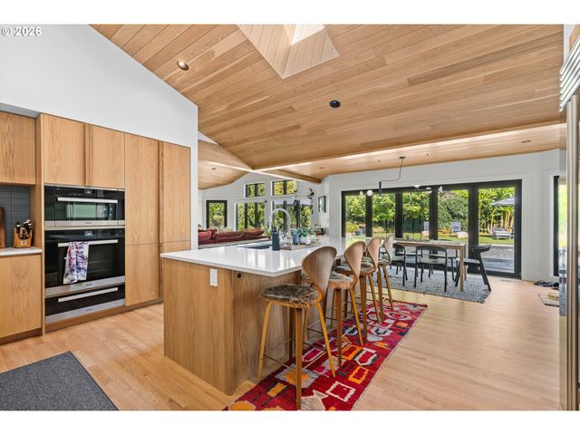 1545 S MARY FAILING Ct, Portland, OR 97219