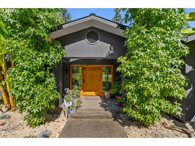 1545 S MARY FAILING Ct, Portland, OR 97219
