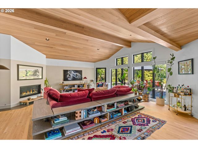 1545 S MARY FAILING Ct, Portland, OR 97219