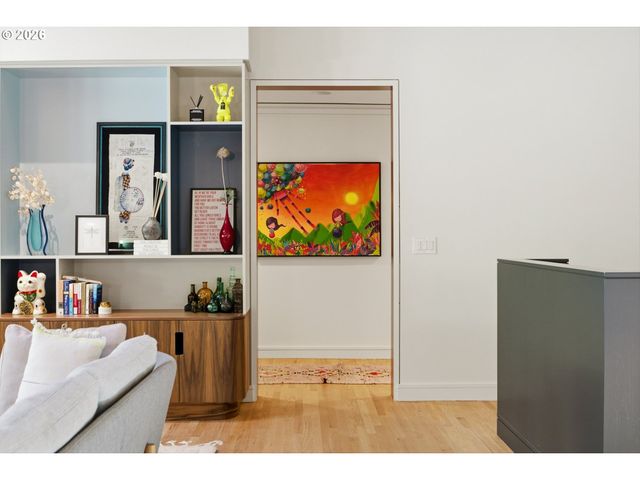 1545 S MARY FAILING Ct, Portland, OR 97219