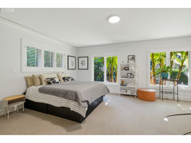 1545 S MARY FAILING Ct, Portland, OR 97219
