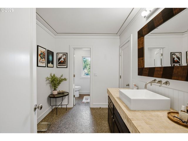 1545 S MARY FAILING Ct, Portland, OR 97219