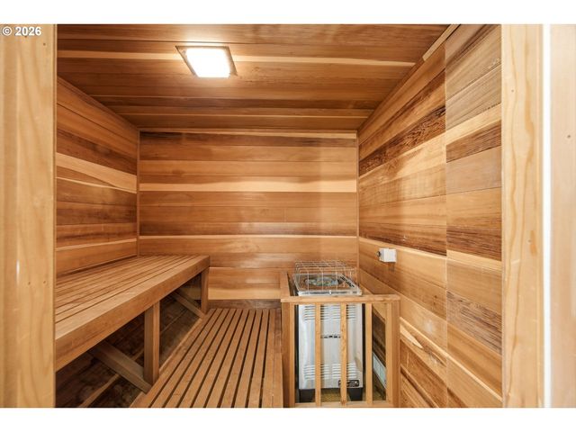 1545 S MARY FAILING Ct, Portland, OR 97219