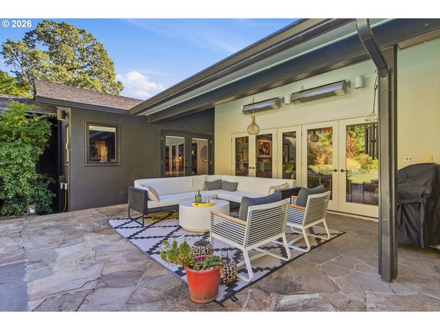 1545 S MARY FAILING Ct, Portland, OR 97219