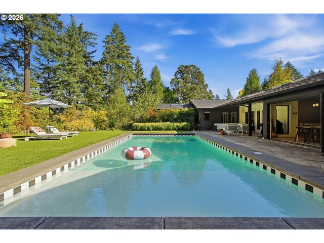 1545 S MARY FAILING Ct, Portland, OR 97219