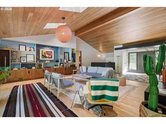 1545 S MARY FAILING Ct, Portland, OR 97219