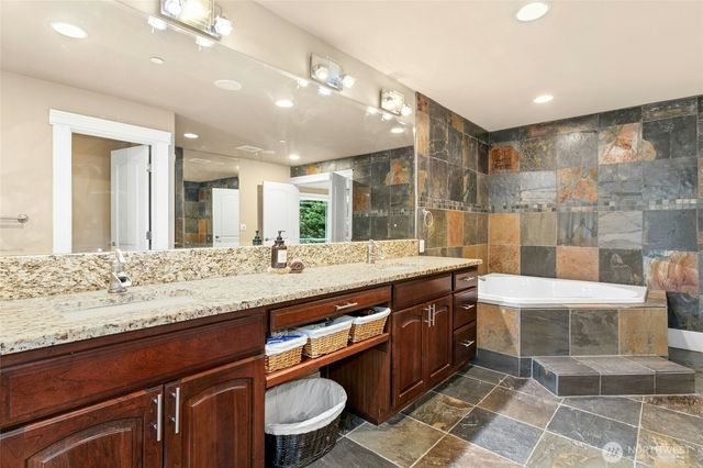 18634 92nd Avenue NE, Bothell, WA 98011