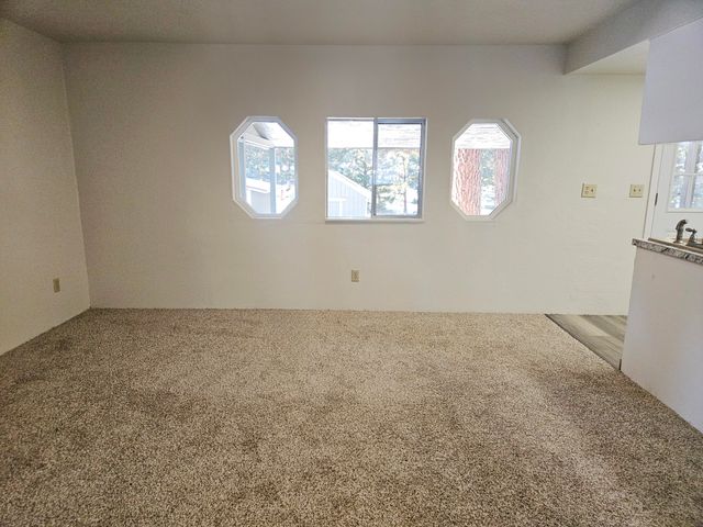 15815 Timberline Lane, Klamath Falls, OR 97601