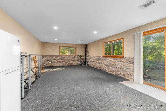 9520 Hidden Bluff Drive, Rockford, MI 49341