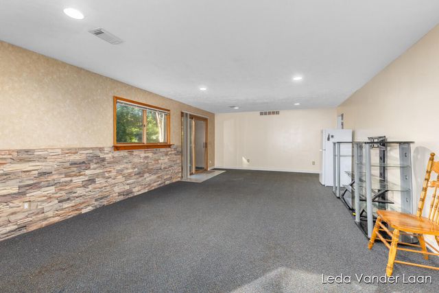 9520 Hidden Bluff Drive, Rockford, MI 49341