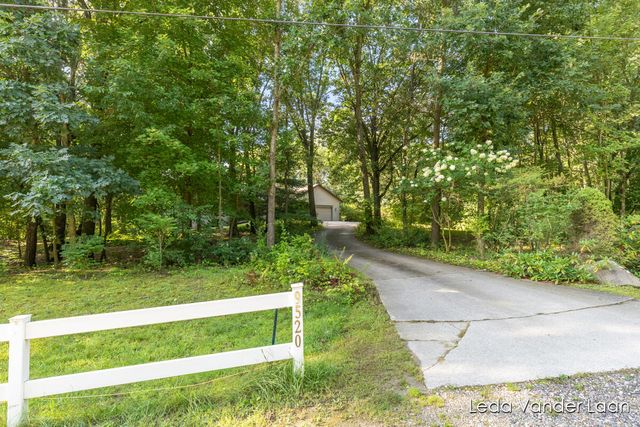 9520 Hidden Bluff Drive, Rockford, MI 49341