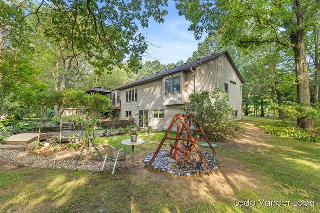 9520 Hidden Bluff Drive, Rockford, MI 49341