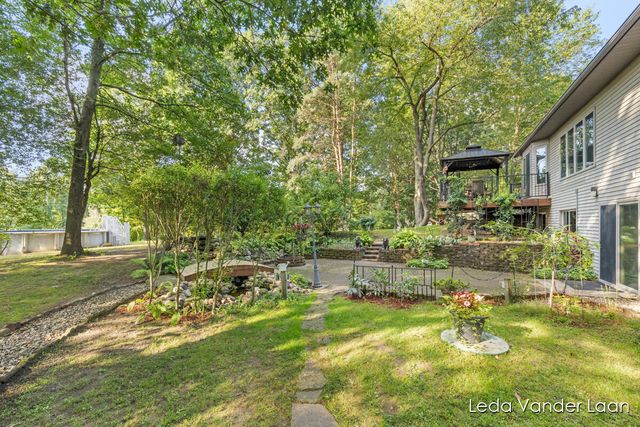 9520 Hidden Bluff Drive, Rockford, MI 49341