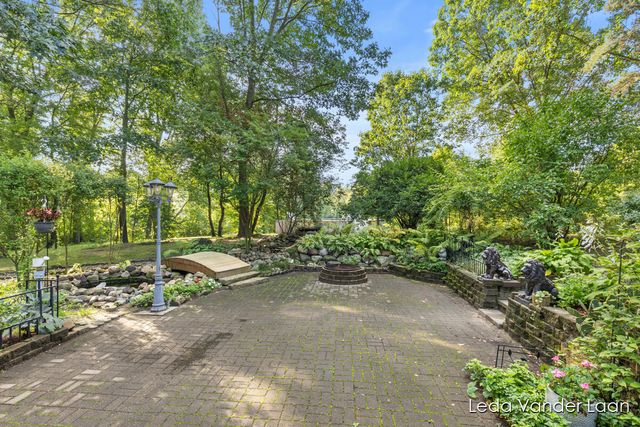 9520 Hidden Bluff Drive, Rockford, MI 49341