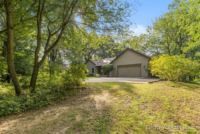 9520 Hidden Bluff Drive, Rockford, MI 49341