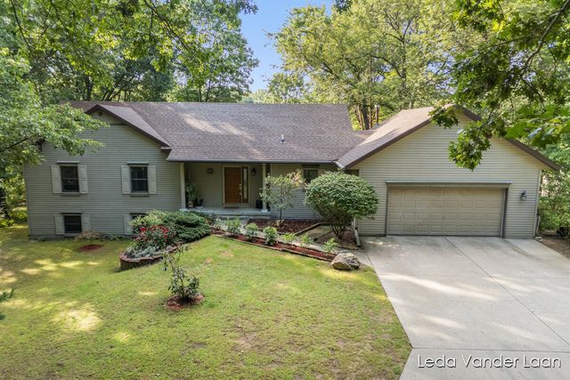 9520 Hidden Bluff Drive, Rockford, MI 49341