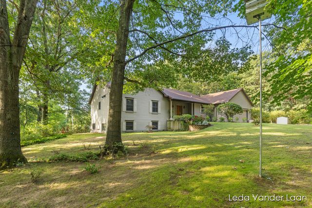 9520 Hidden Bluff Drive, Rockford, MI 49341
