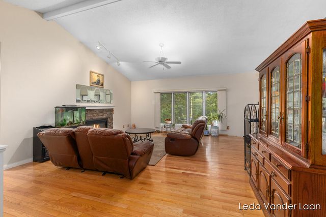 9520 Hidden Bluff Drive, Rockford, MI 49341