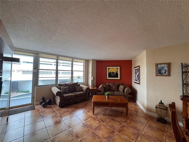 3725 S Ocean Dr 421, Hollywood, FL 33019
