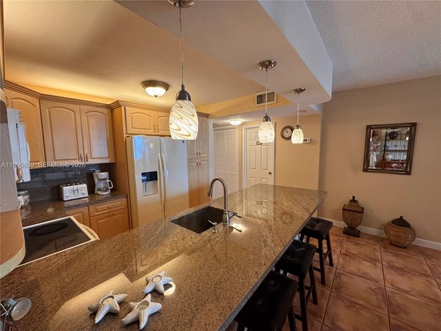 3725 S Ocean Dr 421, Hollywood, FL 33019