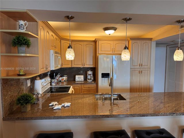 3725 S Ocean Dr 421, Hollywood, FL 33019