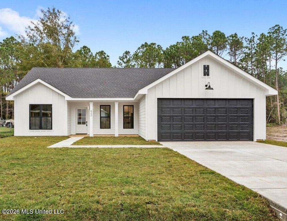 201 Tarpon Street, 201, Waveland, MS 39576