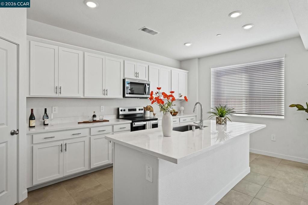 Image 14 of property listing at 330 Viceroy, Brentwood, CA 94513