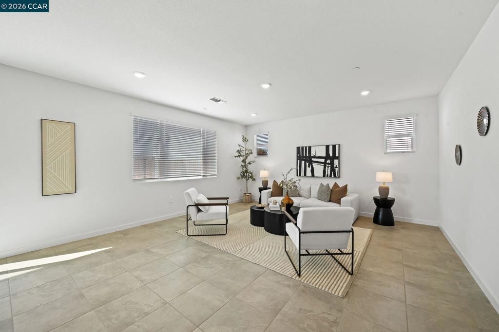 Image 5 of property listing at 330 Viceroy, Brentwood, CA 94513