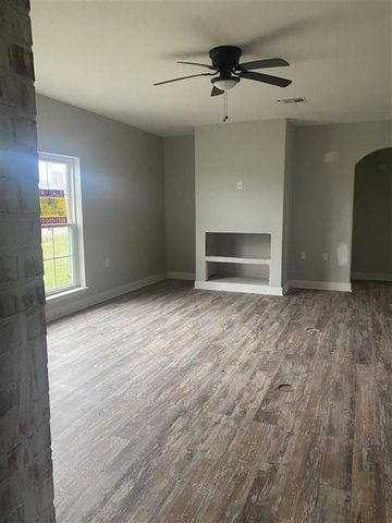 7480 Palomino Dr, Iowa, LA 70647