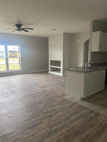 7480 Palomino Dr, Iowa, LA 70647