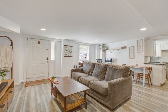 65 Vanderhorst Street Apt B, Charleston, SC 29403
