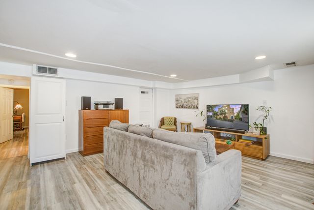 65 Vanderhorst Street Apt B, Charleston, SC 29403