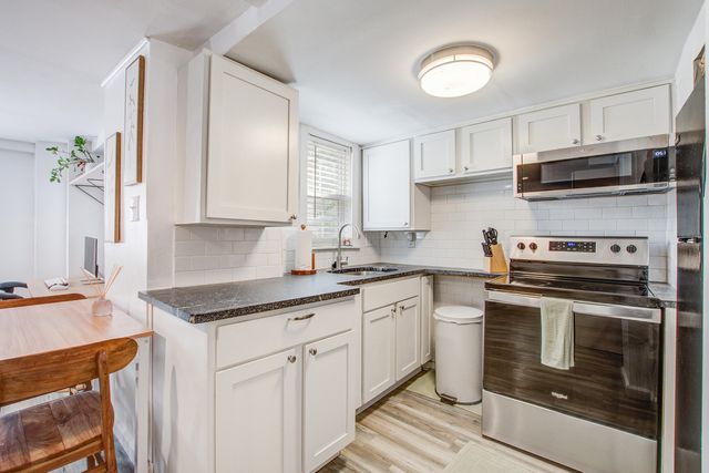 65 Vanderhorst Street Apt B, Charleston, SC 29403