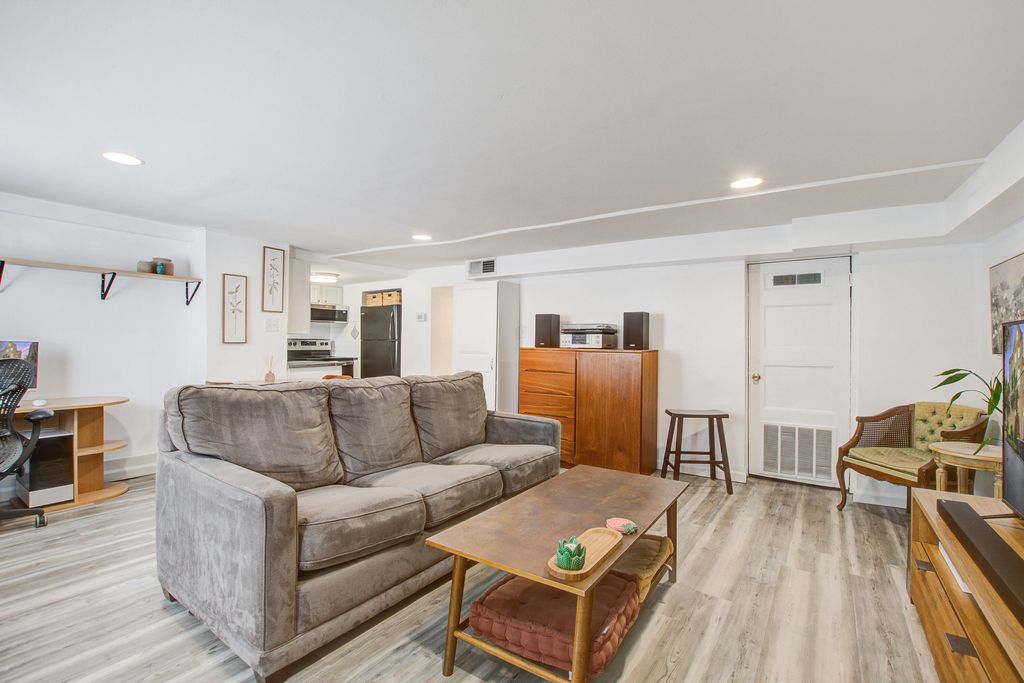 65 Vanderhorst Street Apt B, Charleston, SC 29403