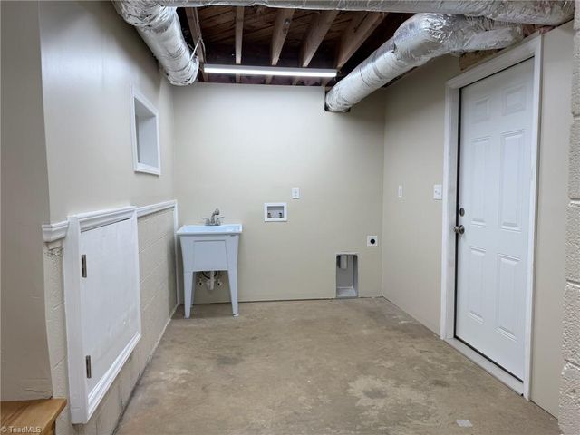 2701 Tudor Road, Winston-salem, NC 27106