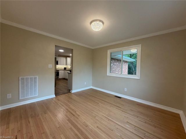 2701 Tudor Road, Winston-salem, NC 27106