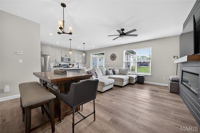 9038 Camino Trail, St Charles, MO 63304