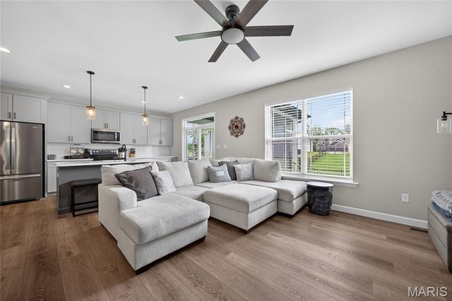 9038 Camino Trail, St Charles, MO 63304